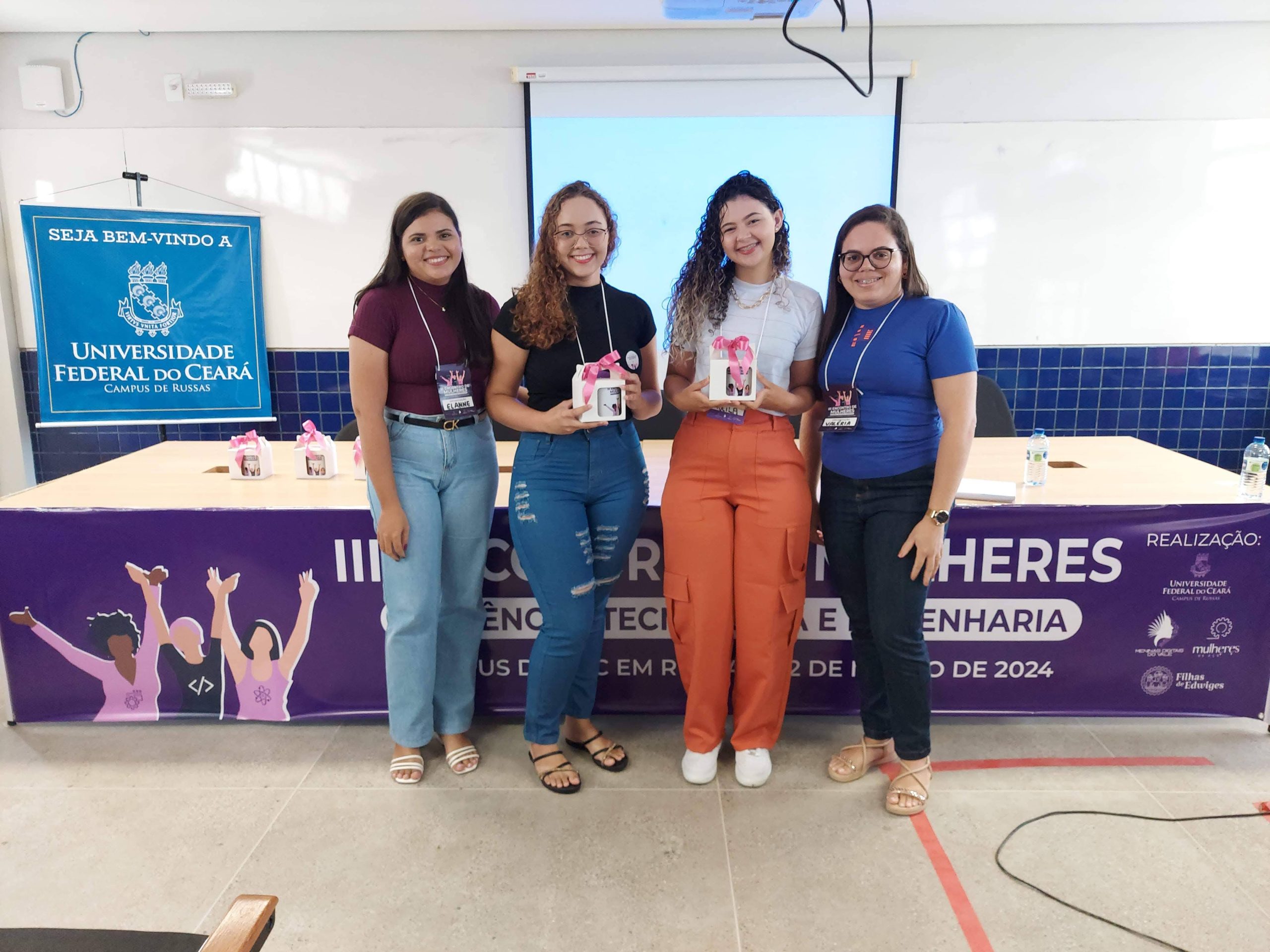 Encontro de mulheres na tecnologia e engenharia alunas